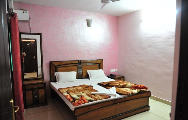 Hotel Rest Inn Lucknow Room photo